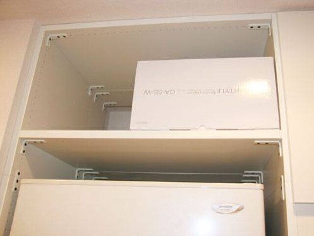 簡単diy 冷蔵庫周りに隙間ピッタリのゴミ箱内蔵収納棚を自作 Limia リミア