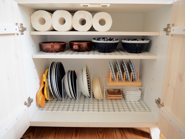 シンク下の食器収納アイデア16選 食器棚の代わりにも スペース大活用術 Limia リミア