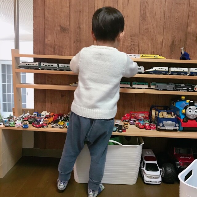 DIY】小さい子でもキレイ片付けられるプラレール収納棚の作り方｜LIMIA