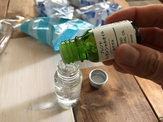 ハンドメイド たまった保冷剤 捨てたらもったいない 虫よけに使える癒しのアロマ芳香剤 ハーバリウム作り Limia リミア
