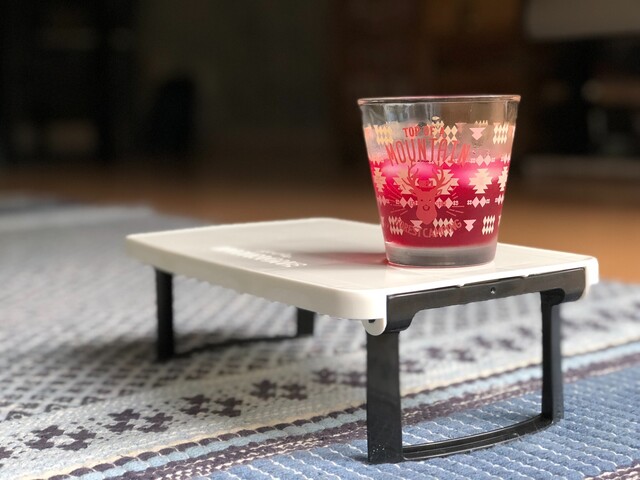 100均 色々使えるセリアのミニテーブルがおすすめ テーブルから収納まで リメイクいらずのミニテーブル活用法 Limia リミア