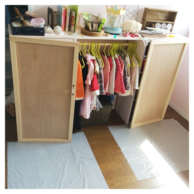 ☆カラーボックスをDIYでリメイク♪子供服専用クローゼットを作っ