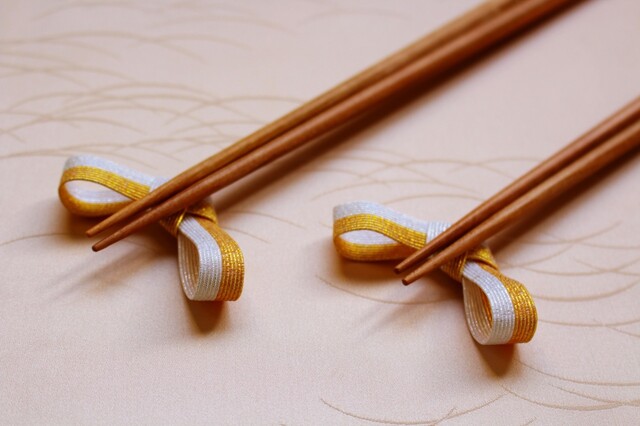 簡単かわいい 折り紙でできる リボンの箸置きの作り方教えます Limia リミア