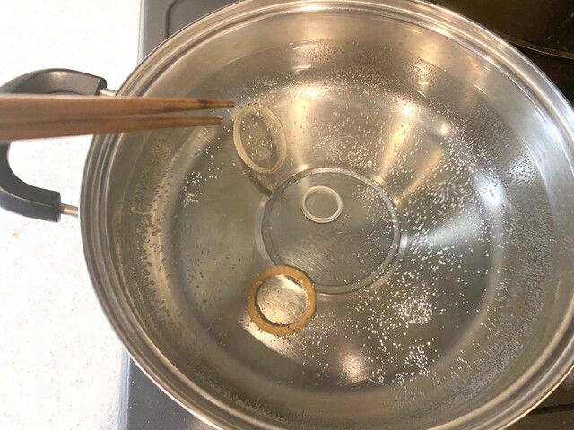 煮沸消毒のやり方 煮沸時間や瓶 プラスチック容器の手順 レンジを使った方法など Limia リミア
