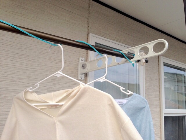 外干しは風でハンガーがずれる 洗濯物干しの悩みは 洗濯ロープ が超便利 Limia リミア