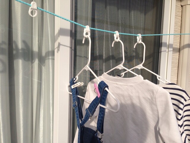 外干しは風でハンガーがずれる 洗濯物干しの悩みは 洗濯ロープ が超便利 Limia リミア