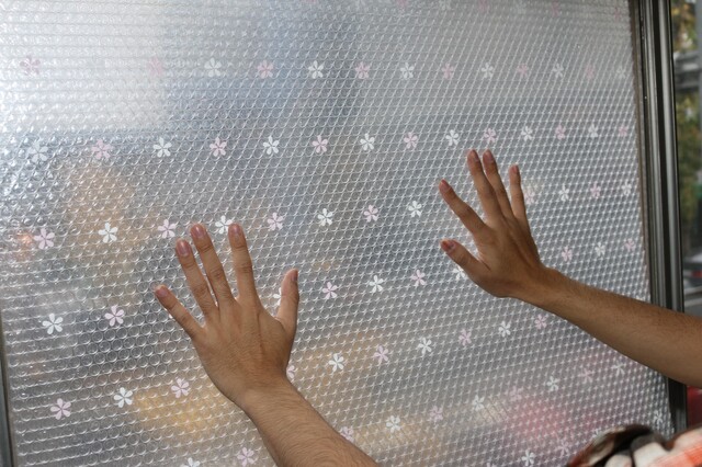 窓ガラス断熱シート がすごい 簡単な貼り方 剥がし方を写真付き解説 Limia リミア
