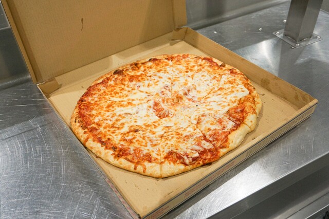 22 コストコのピザおすすめ6選 フードコートやデリ 冷凍の人気の種類と焼き方 切り方解説 Limia リミア