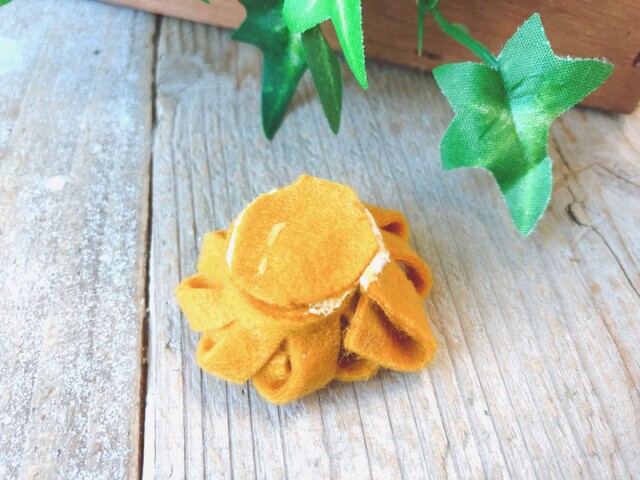 簡単ハンドメイド】巻くだけで完成!?春につけたいフェルトのお花