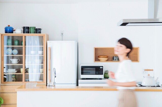 新築の悩み キッチンの食器棚は 据え置き と 造り付け どっちがいい Limia リミア