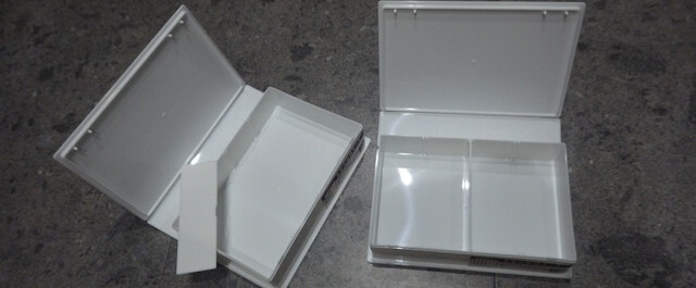 セリアの真っ白な 本型の収納ケース が使えます Limia リミア