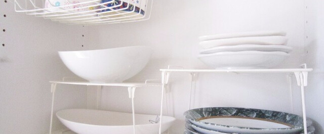 シンク下の食器収納アイデア16選 食器棚の代わりにも スペース大活用術 Limia リミア