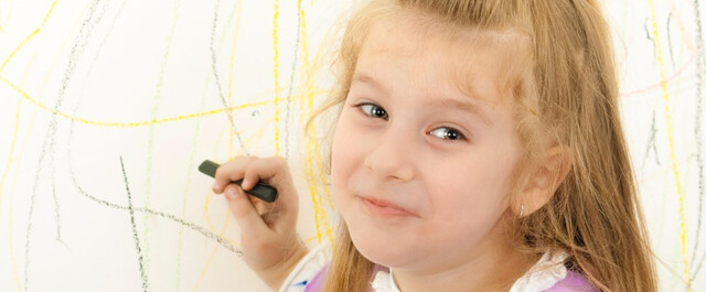 子どもが壁紙に落書き 消す方法や 落書き対策について Limia リミア