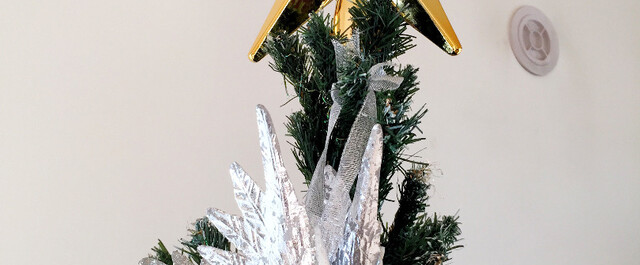 クリスマスツリーの星の意味とは おすすめツリートップと作り方も Limia リミア