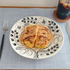 パラティッシ オーバルプレート 25cm ブラック | アラビア(皿)を使ったクチコミ「今日の朝ごはんは食べやすいフレンチトース…」(1枚目)