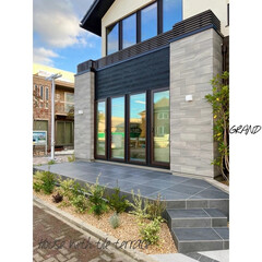 住宅展示場/デッキ/タイルデッキ/テラス/小林住宅/エクステリア/... "*弊社デザイン施工例*"
屋外と住ま…