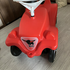 おもちゃ/ボーネルンド 赤い車に乗ってるので
子供の車も赤い車に…(1枚目)