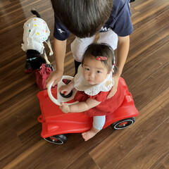 おもちゃ/ボーネルンド 赤い車に乗ってるので
子供の車も赤い車に…(2枚目)