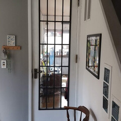 扉/ペイント/DIY/ガラスブロック 玄関からリビングに続く扉。
白と黒でペイ…(1枚目)