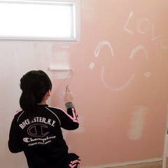 ペンキ/DIY/インテリア 娘の部屋の壁の色をピンクから白色に塗りか…(1枚目)
