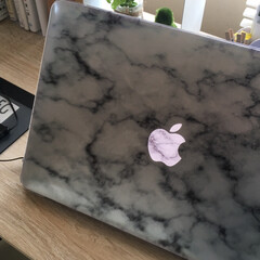 パソコンカバー/Macbook/大理石柄/白黒/モノトーン/雑貨 私のMacBookのカバーは大理石柄。
…(1枚目)