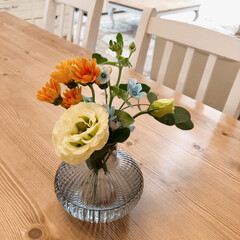 花のある暮らし/お花/住まい/暮らし/フォロー大歓迎 可愛いお花、早速花瓶に生けてみました(♡…(1枚目)