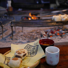 長野/冬/おやき/善光寺/囲炉裏 こう寒い日は囲炉裏を囲んでのんびりお茶を…(1枚目)