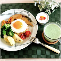 ランチ/ワンプレート/フード/おうちごはん
朝は めずらしくコーヒー 、サラダのみ…