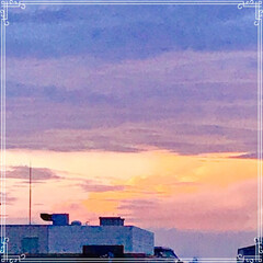 夕焼け/ベランダから見た夕陽 今日の 夕焼け
暗い雲の中に 今日は、北…(2枚目)