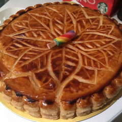 ガレット・デ・ロワ/グルメ/フード/スイーツ/お気に入り ガレット・デ・ロワ🎂
新年を祝うケーキで…(2枚目)