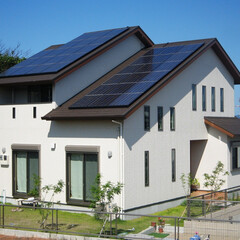 太陽光発電/屋根/省エネ/ナチュラル/自然/スマートハウス/... 屋根一面に太陽光発電を設置しています。(1枚目)