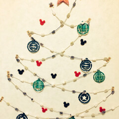 ツリー/クリスマス/折り紙/毛糸/羊毛フェルト/ハンドメイド 今年もツリーは飾れそうにないので、壁にペ…(1枚目)