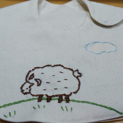 赤ちゃん用品/ハンドメイド ベビースタイ作りました。刺繍はじめるとな…(4枚目)