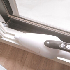14.4V充電式クリーナー CL141FDRFW | マキタ(掃除機)を使ったクチコミ「窓のサッシは汚れが溜まりやすいですよねー…」(1枚目)