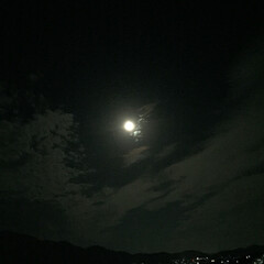 月 深夜…バイトから帰って空を見上げると
綺…(3枚目)