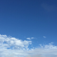 空 久しぶりの、青空❣️
電車も、動いてます…(4枚目)