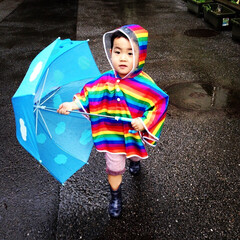 梅雨2016/傘/カッパ/虹 こども用の傘・雨カッパって遊びごごろのあ…(1枚目)