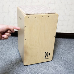 スツール/お気に入り/ひらた店長/カホーン/カホン/打楽器/... こちらの木の箱は楽器でして。
「カホン」…
