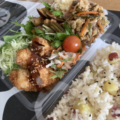 最高の気分転換/お料理大好き/とんかつ弁当/色々おかず/お野菜たっぷり/サツマイモの炊き込みご飯/... 叔父へのお届けお弁当。
今日は叔父へのお…