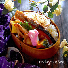紅鮭/お弁当/おうちごはん/レシピ/ごはん/おうち時間/... おはようございます😊
昨夜は寝苦しくて…