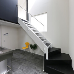 建築/住まい/狭小住宅/階段/シンプル住宅 階段デザイン

木製の階段です(1枚目)