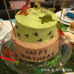 手作り/お誕生日/ケーキ 子どもの5歳のお誕生日🎂
テーマは「恐竜…(1枚目)