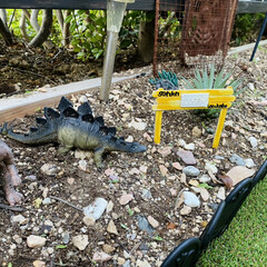 恐竜のおもちゃ/ガーデンピック/お庭/ハンドメイド/DIY/フェイクグリーン そして、最近はずっとお庭の模様替えしてた…(5枚目)