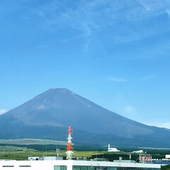 ある日の風景/富士山/秋晴れ 秋の空に映える富士山の雄姿 🗻✨

良く…(1枚目)