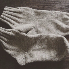 手編み/靴下/冬/おうち/ハンドメイド 手編みの靴下
こちらは市販の糸で編んだも…(1枚目)