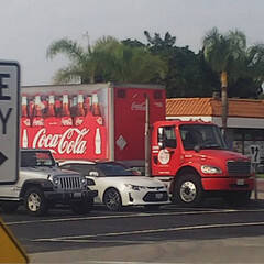 トラック/コカコーラ/GW/お弁当/おでかけ/旅行/... コカコーラトラック
交差点で信号待ちをし…(1枚目)