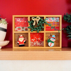 クリスマス/飾り棚/マスキングテープ/リメイク/ハンドメイド/100均/... 100均素材で簡単に作ったクリスマスの飾…(1枚目)
