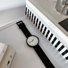 アイボリー 無地壁紙シール ウォールステッカー  60cm×1(ウォールステッカー)を使ったクチコミ「新しい腕時計✨
文字盤の大きめな時計が欲…」(1枚目)