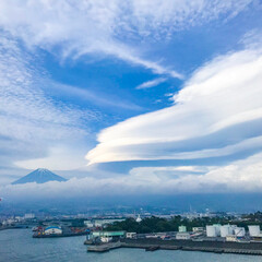 「今日の富士山です
つるし雲がたくさんあり…」(1枚目)