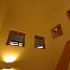 小窓/室内小窓/階段 階段は空気の移動の場所でもあります。小窓…(1枚目)